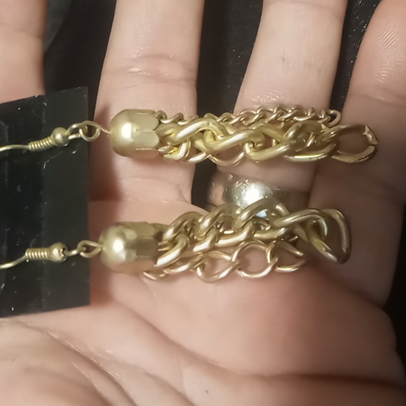 Expandable metal beaded bracelet and chain drop earrings. - Picture 3 of 5